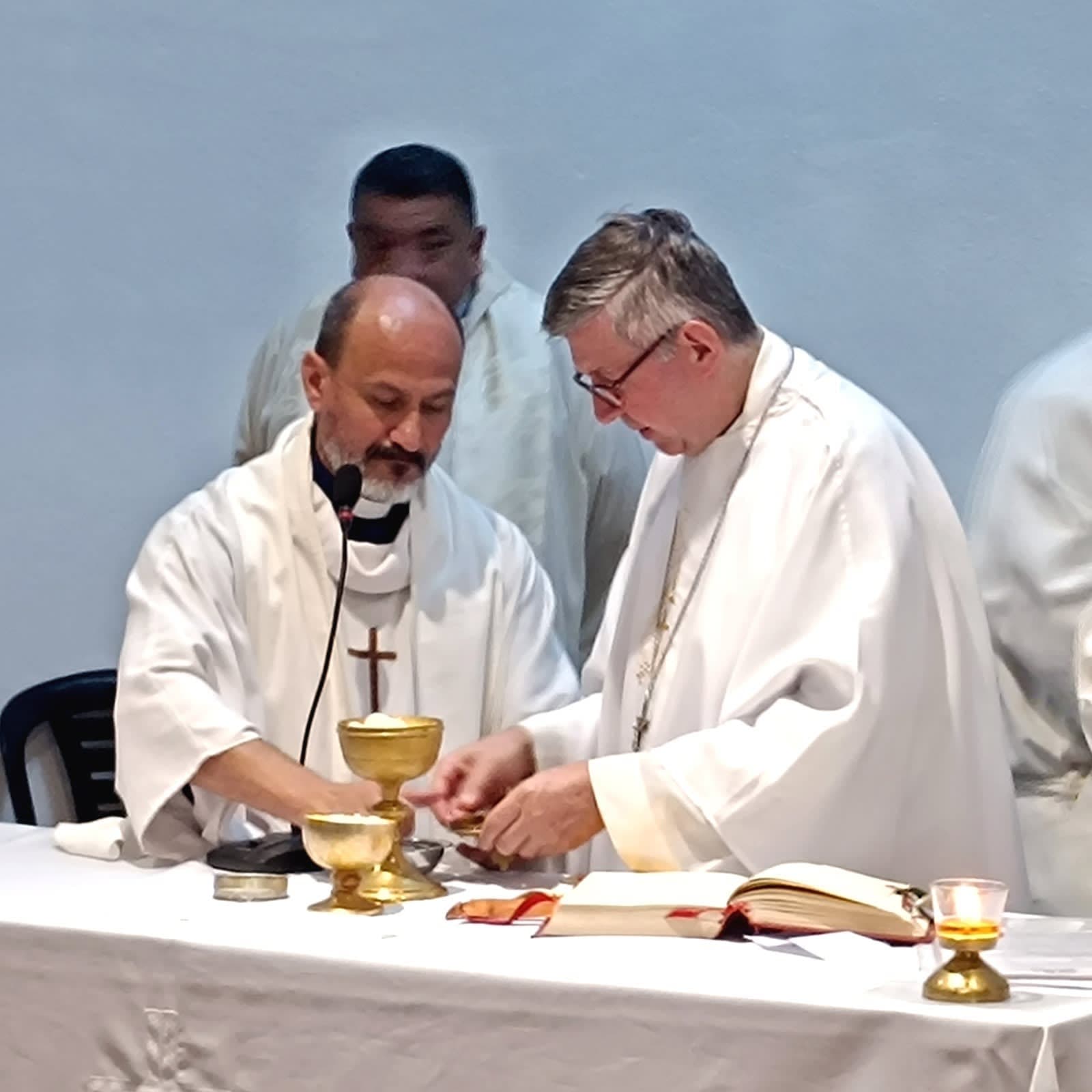 Inicio del ministerio pastoral del padre Jorge - imagen 6